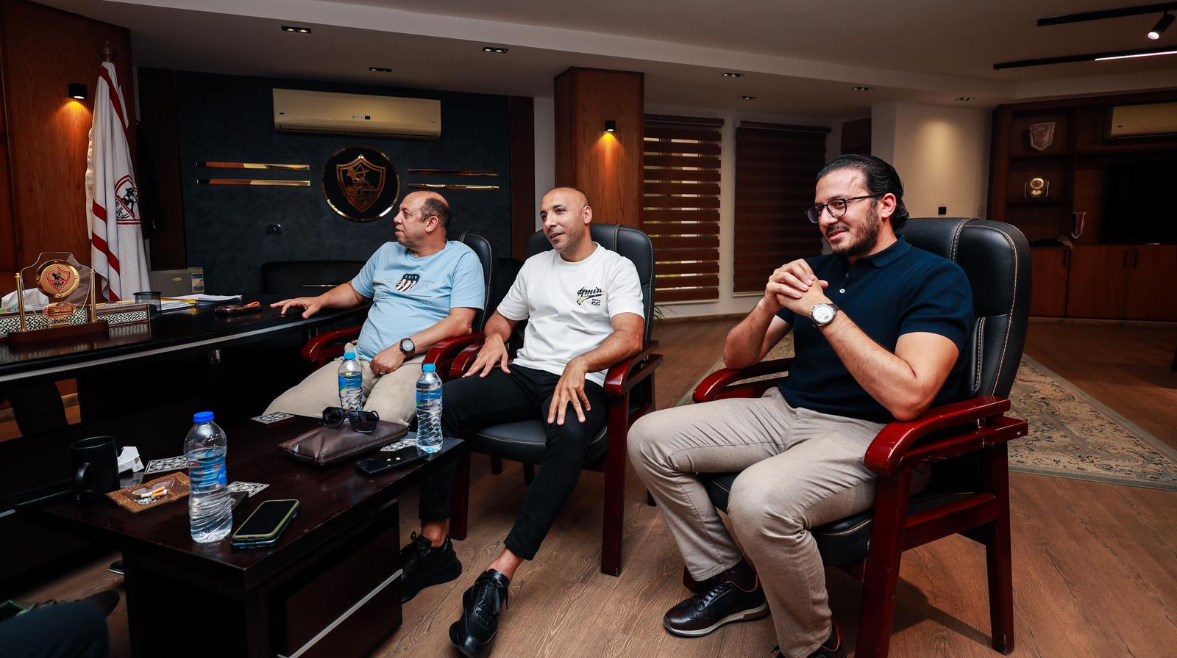 الزمالك يكرم أيمن عبد العزيز الزمالك يكرم أيمن عبد العزيز