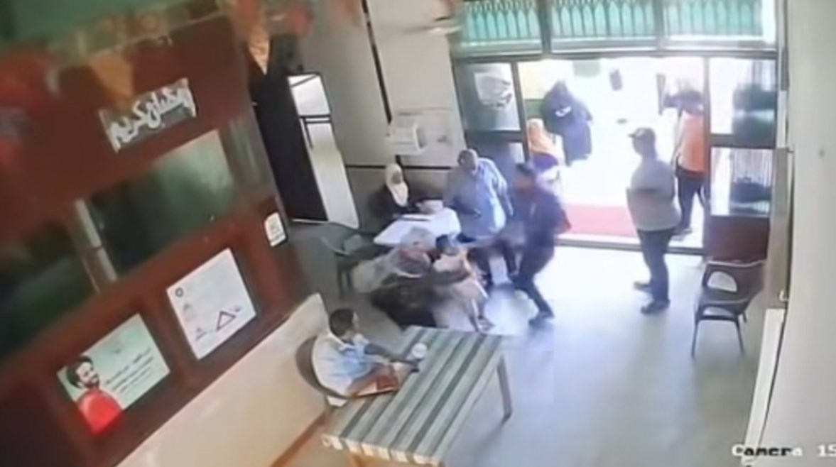 جانب من الواقعة عبر كاميرات المراقبة