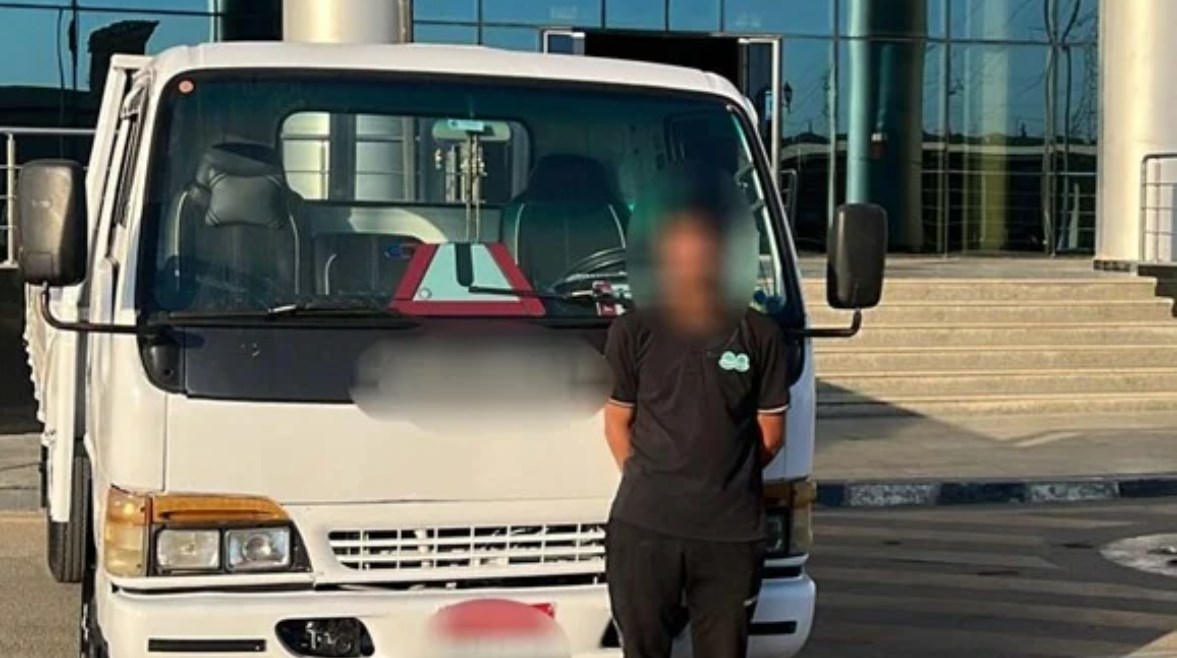 ضبط سائق سيارة نقل خالف المرور وسار عكس الاتجاه - أرشيفية ضبط سائق سيارة نقل خالف المرور وسار عكس الاتجاه - أرشيفية