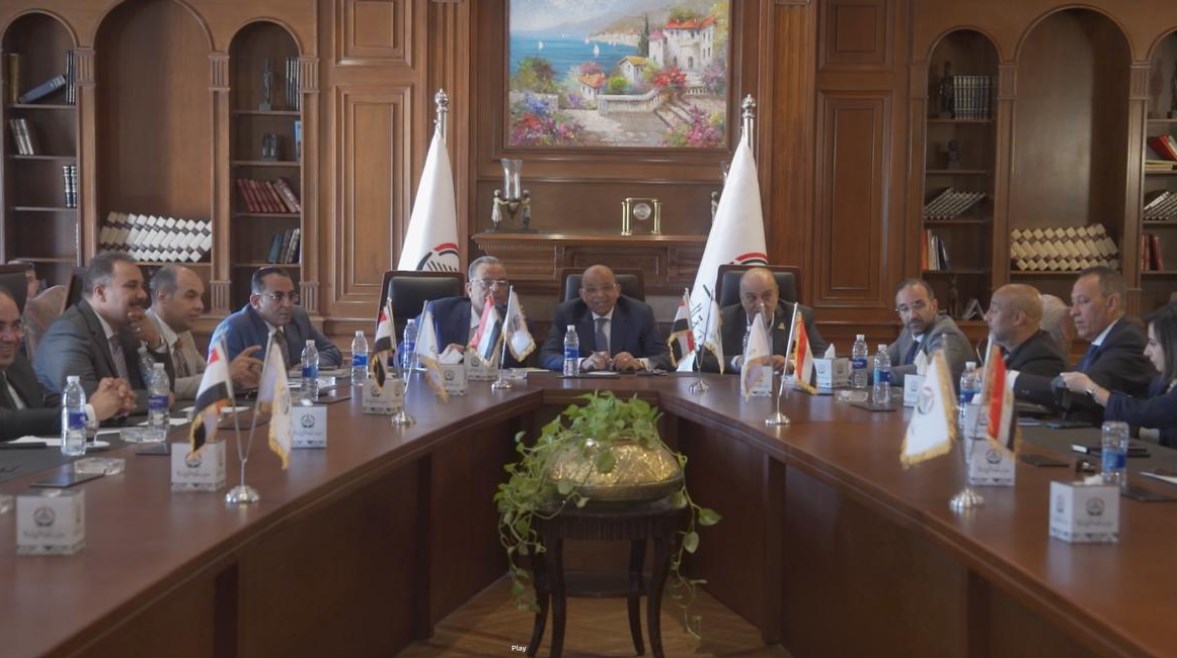 جانب من الندوة جانب من الندوة