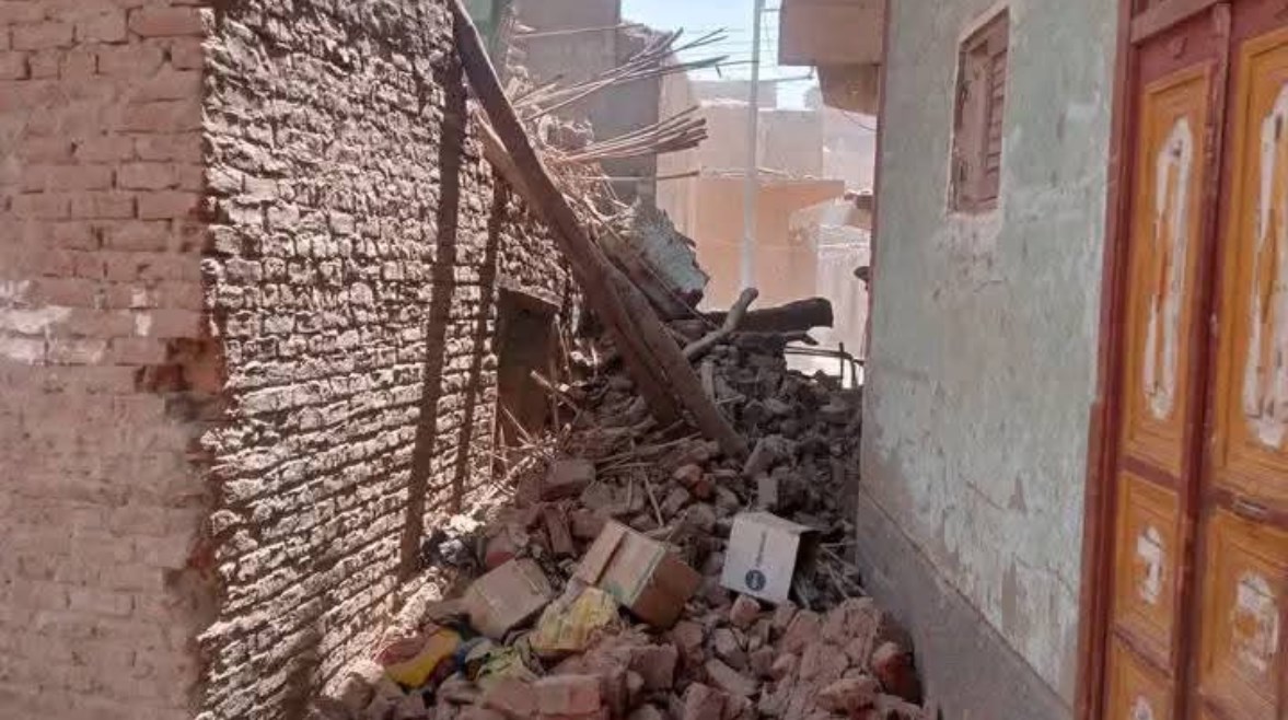 إنهيار منزل مكون من طابق واحد إنهيار منزل مكون من طابق واحد