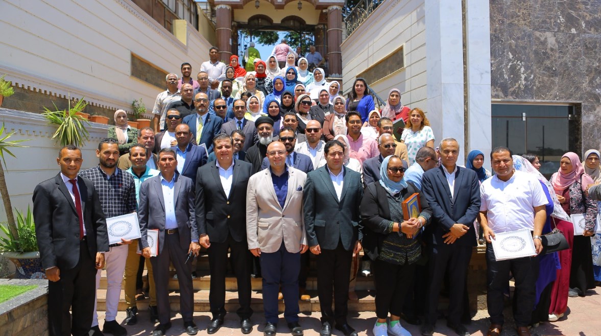 احتفالية كبرى لتكريم خريجي دورات ريادة الأعمال والشمول المالي ببني سويف احتفالية كبرى لتكريم خريجي دورات ريادة الأعمال والشمول المالي ببني سويف