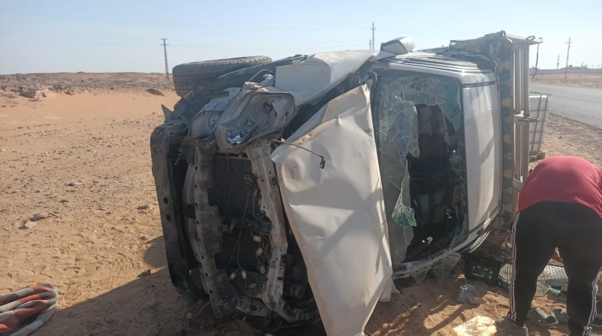 انقلاب سياة عمال بطريق أبوسمبل انقلاب سياة عمال بطريق أبوسمبل