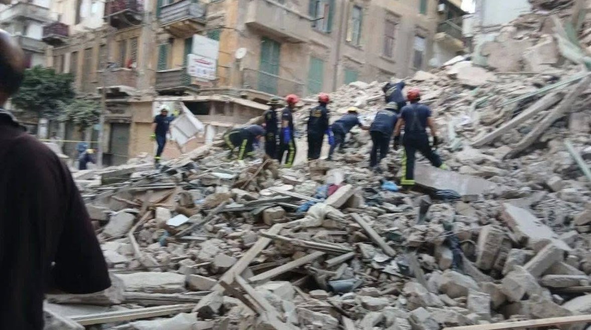 إعادة عمليات البحث أسفل عقار العطارين المنهار إعادة عمليات البحث أسفل عقار العطارين المنهار