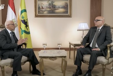 الكاتب الصحفي أحمد ناجي مع محافظ شمال سيناء اللواء خالد مجاور