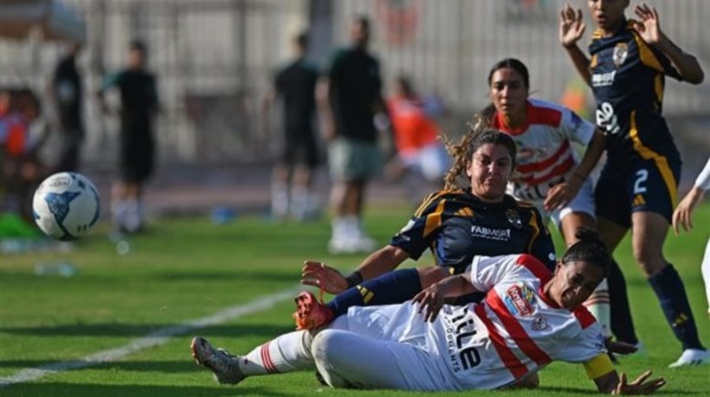 جانب من مباراة سابفة من دوري الكرة النسائية 