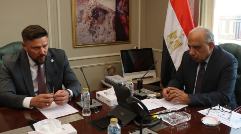 وزير الكهرباء، محمود عصمت