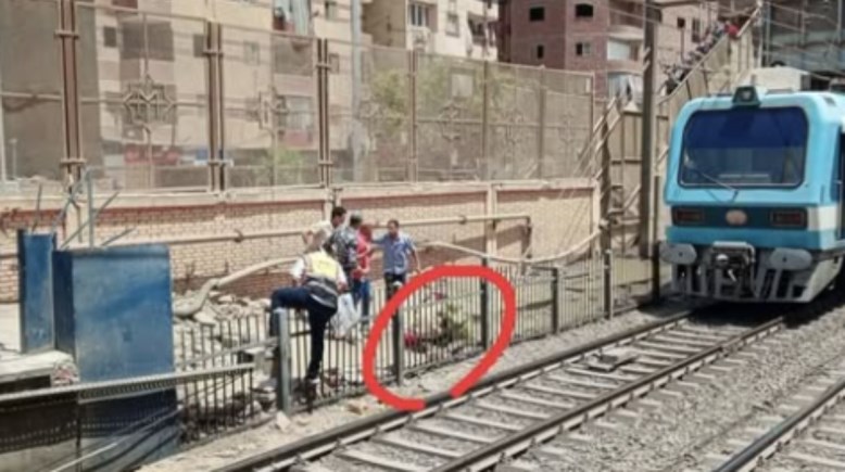إصابة فتاة علقت يدها بباب المترو بمحطة عزبة النخل