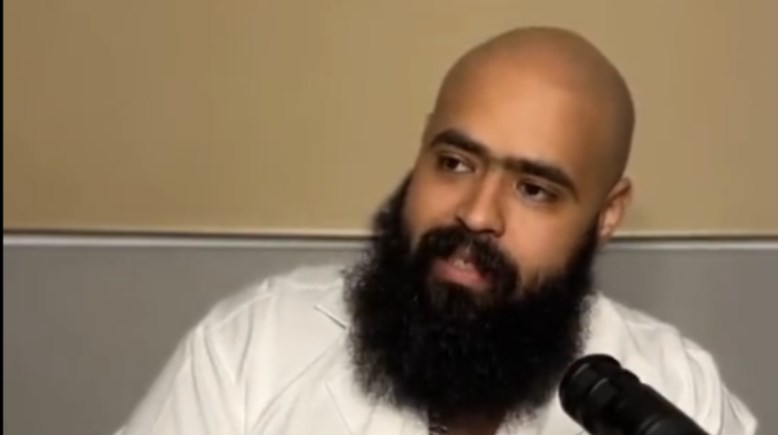  البلوجر الشهير محمد عبد العاطي