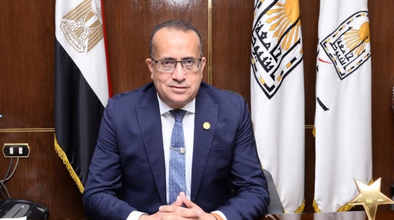 الدكتور علاء عطية عميد كلية الطب