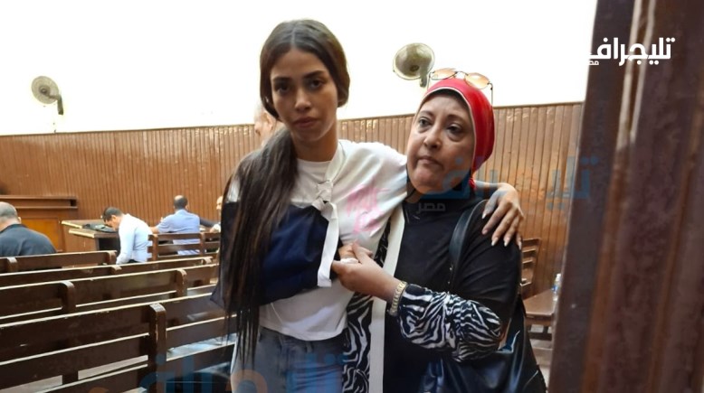 رنا المصابة في حادث فتيات طريق الواحات