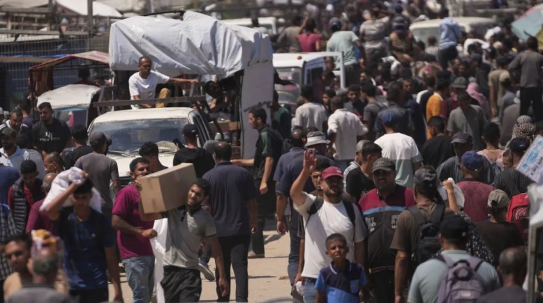 انتظار المساعدات في غزة