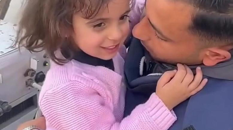الصحفي أنس الشريف وشام ابنته