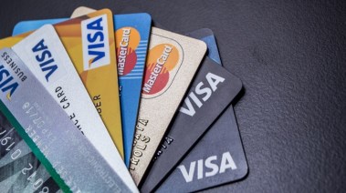 البطاقات الائتمانية