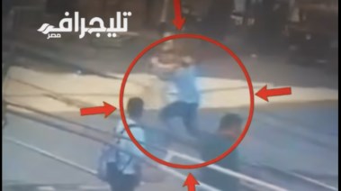 طارق عامل مزلقان كوبري السادات بمدينة بني سويف