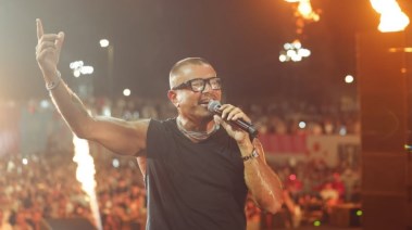 عمرو دياب في حفله الأخير بالعلمين
