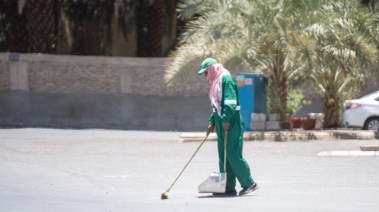 عامل نظافة - أرشيفية