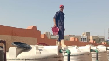 مبادرة تعقيم خزانات المياه بمدارس البحر الأحمر