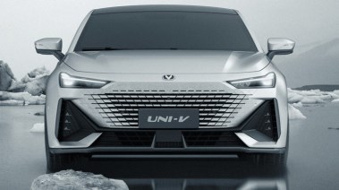 سيارة شانجان UNI-V