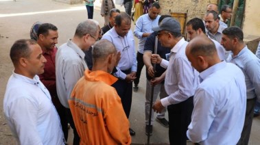 محافظ المنيا يأمر بوقف عمل عمال النظافة خلال ساعات الذروة