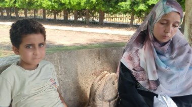 أم تستغيث لعلاج ابنها في المنيا