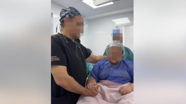 صورة الطفلة خلال التجهيز للعملية