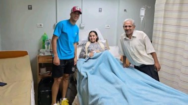 إمام عاشور خلال زيارته لابنة عامل نادي الزمالك