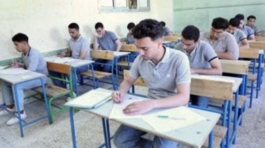 طلاب الشهادة الإعدادية 