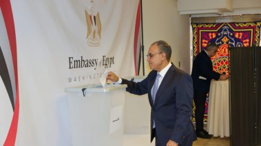 وزير الخارجية يدلي بصوته في انتخابات الشيوخ من واشنطن