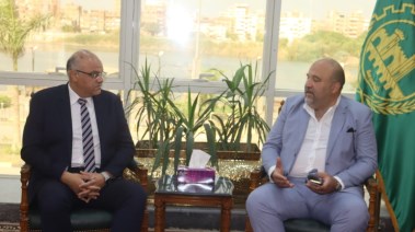 محافظ القليوبية يستعين بخبير تجميل وحروق للاطمئنان على مصاب حريق ببنها
