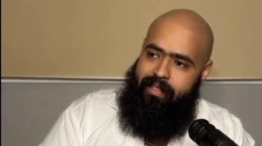  البلوجر الشهير محمد عبد العاطي