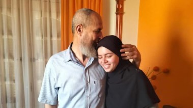 سمية الكتامي ووالدها 