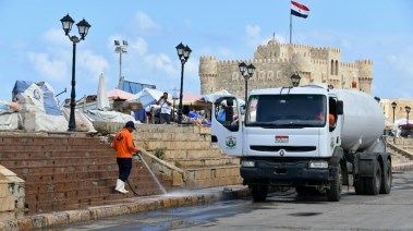 عدم تعرض العمال لأشعة الشمس المباشرة خلال فترة الصيف 