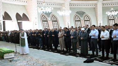 رئيس الوزراء يؤدي صلاة الجنازة على وزير التموين الأسبق