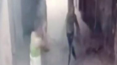 إلقاء مادة مشتعلة على عامل بالمعصرة