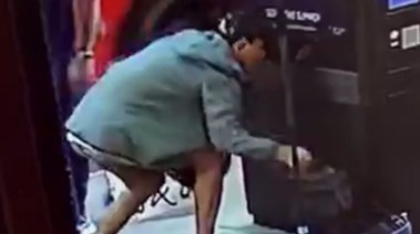 لحظة موثقة للسرقة
