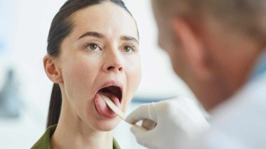 إشارات مبكرة لمرض قاتل داخل الفم