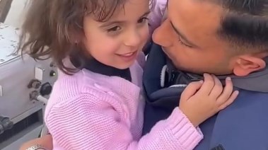 الصحفي أنس الشريف وشام ابنته