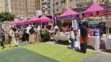 اقبال المواطنين على سوق اليوم الواحد بمطروح