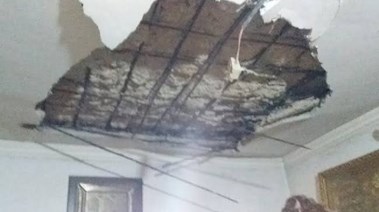 مصرع طفلة سقط عليها سقف منزل بالغرببة