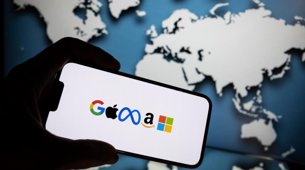 عمالقة التكنولوجيا عمالقة التكنولوجيا