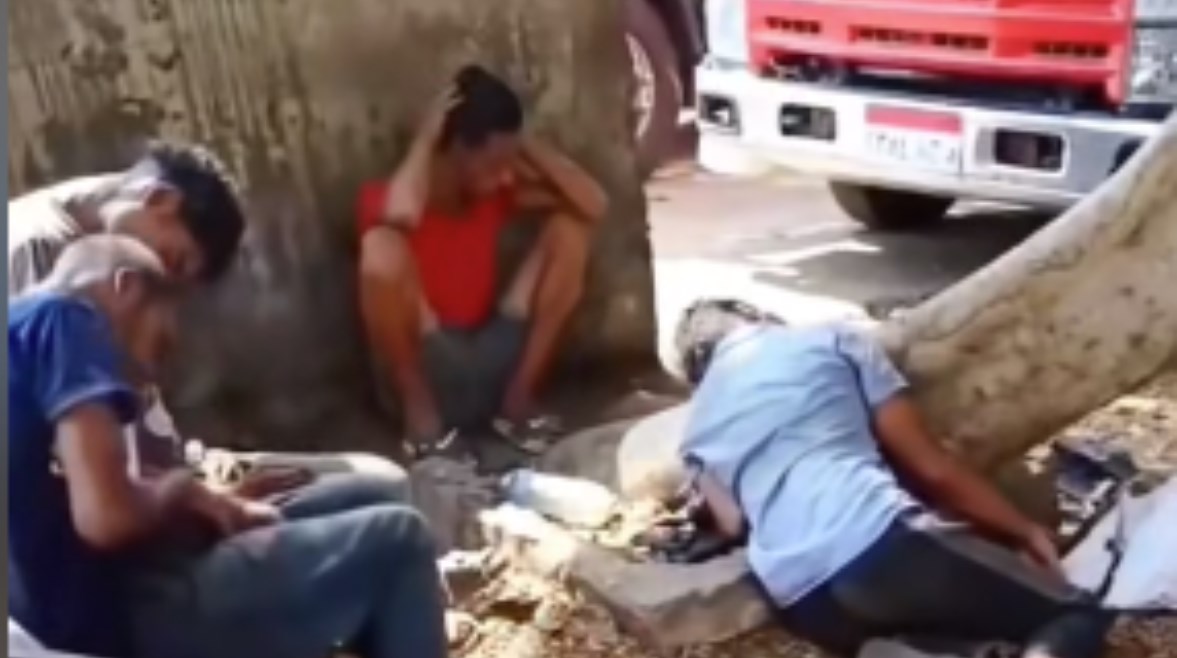 مدمنين مدمنين