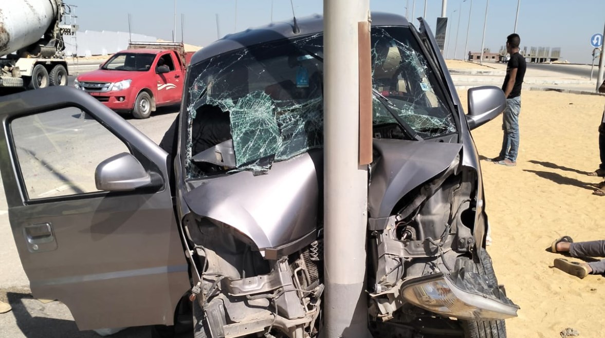 حادث تصادم بجوار فرع النادي الأهلي بالتجمع حادث تصادم بجوار فرع النادي الأهلي بالتجمع