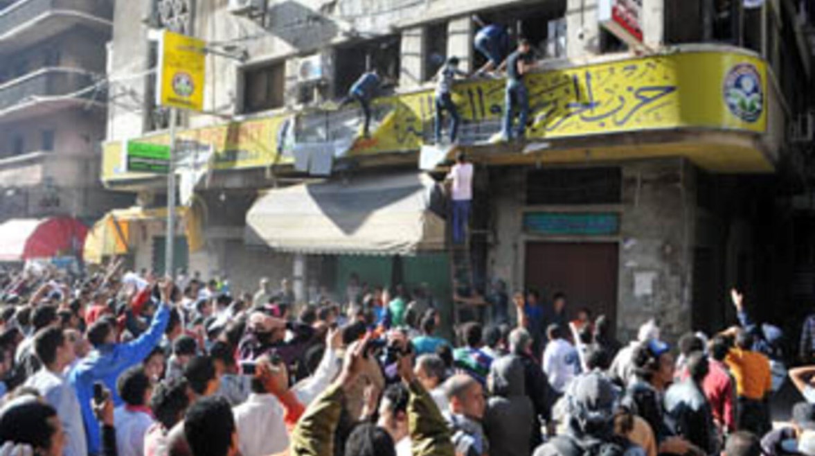 نجحت ثورة 30 يونيو 2013 في الإطاحة بالإخوان وحل حزب "الحرية والعدالة" نجحت ثورة 30 يونيو 2013 في الإطاحة بالإخوان وحل حزب "الحرية والعدالة"