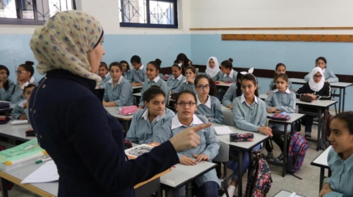 معلمة
