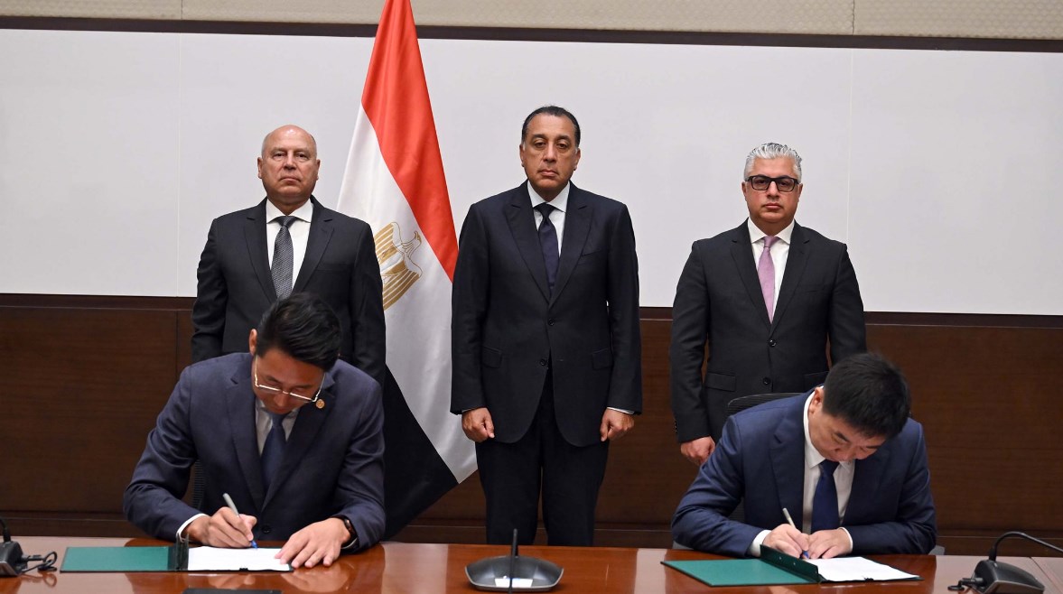 توقيع عقد إنشاء مصنع مجموعة سايلون الصينية للإطارات بـ "اقتصادية قناة السويس"