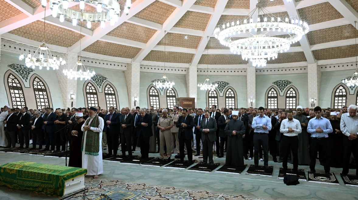 صلاة الجنازة على وزير التموين السابق علي المصيلحي صلاة الجنازة على وزير التموين السابق علي المصيلحي