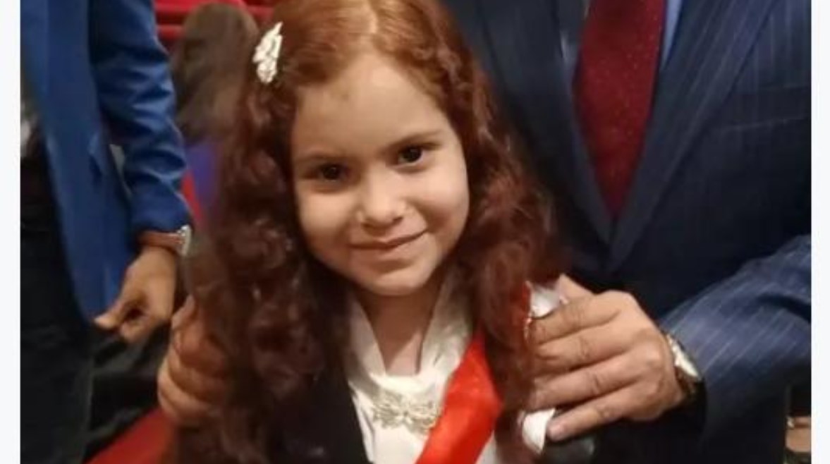 الطالبة همسة أيمن الطالبة همسة أيمن