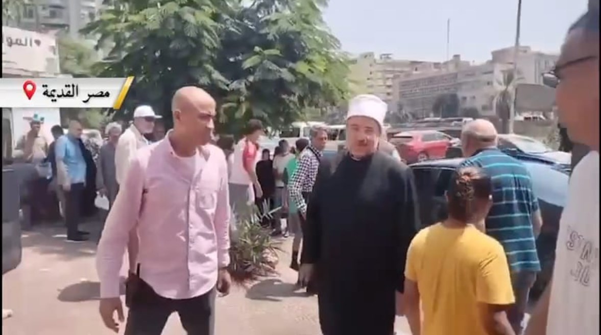 الدكتور محمد مختار وزير الاوقاف السابق يدلي بصوته