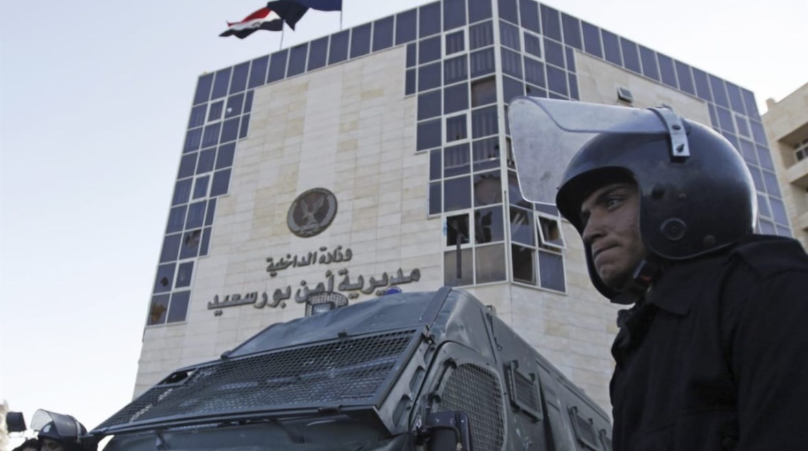 أمن بورسعيد يضبط تشكيلًا عصابيًا نفذ سطوًا مسلحًا على مندوبي شركة دفع إلكتروني ويعيد المبالغ المالية
